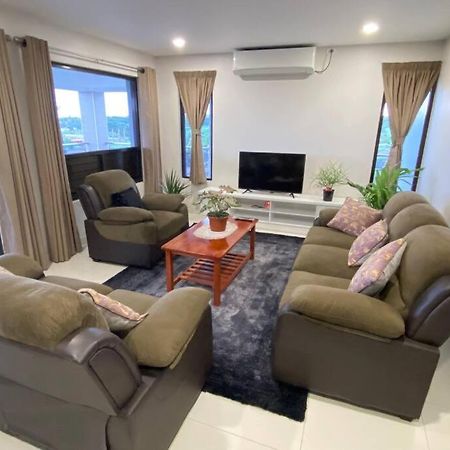 Lovely 4-Bedroom Holiday Home With Free Parking. 라우토카 외부 사진