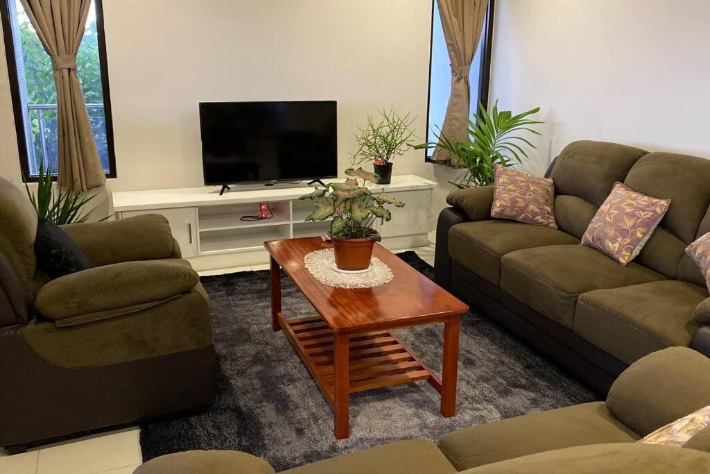 Lovely 4-Bedroom Holiday Home With Free Parking. 라우토카 외부 사진