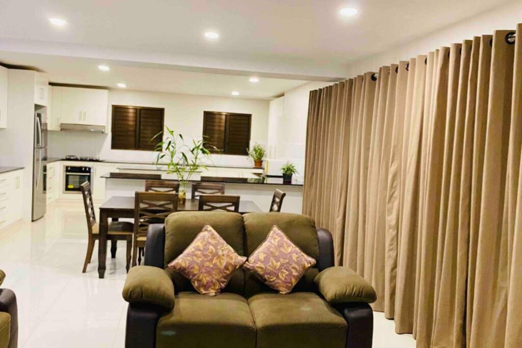 Lovely 4-Bedroom Holiday Home With Free Parking. 라우토카 외부 사진