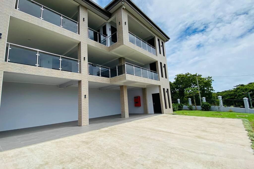 Lovely 4-Bedroom Holiday Home With Free Parking. 라우토카 외부 사진